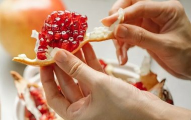 Як приготувати лікувальний чай від інфекцій, грипу та застуди зі шкірки гранату