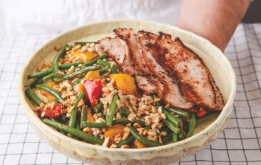 Быстрый рецепт на ужин: спагетти карбанаре с пастрами