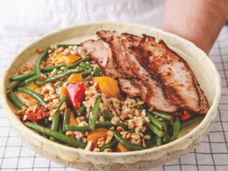 Быстрый рецепт на ужин: спагетти карбанаре с пастрами