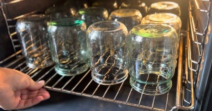 Як стерилізувати банки в духовці, скільки часу потрібно на це