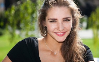 Глафира Тарханова растрогала сеть снимком со слезами на глазах