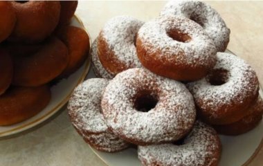 Стакан кефира и яйцо: вы и не подозревали, что готовить домашние пончики так просто