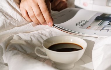 Эффективные и быстрые способы, как отстирать пятна от кофе на одежде