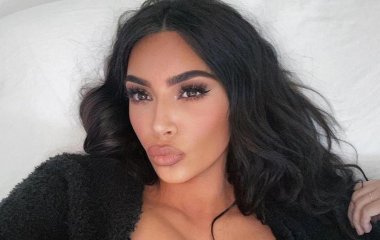 Ким Кардашьян представила новую коллекцию белья в пляжной фотосессии