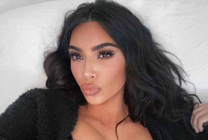 Ким Кардашьян представила новую коллекцию белья в пляжной фотосессии