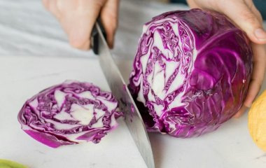 90% людей їдять ці овочі сирими, але даремно: дієтологиня назвала приховані небезпеки, про які мало хто задумується