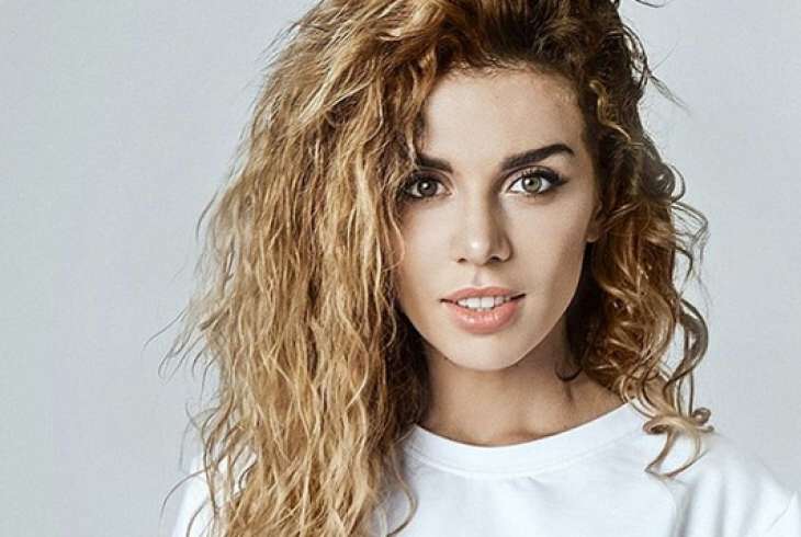 Анна Седокова поделилась снимком в восхитительном платье