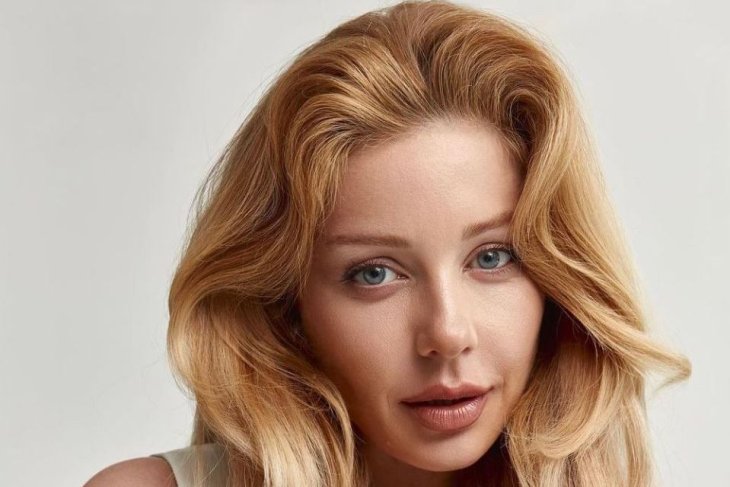 Тина Кароль в ультракоротких шортиках сверкнула стройными ножками Тина Кароль в ультракоротких шортиках сверкнула стройными ножками