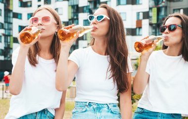 Лікується чи ні: Лікар розвіяв міфи про жіночий алкоголізм