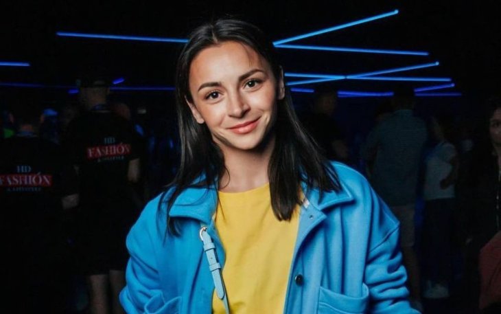 Илона Гвоздева, которая хочет увеличить грудь, показалась топлесс