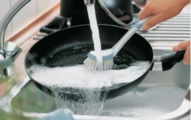 Як відмити наліт на сковороді: народні методи
