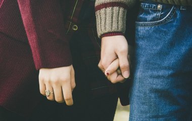 На Київщині пара посеред вулиці зайнялася сексом: все закінчилося несподівано