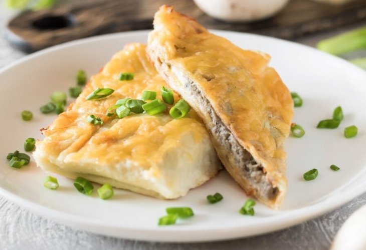 Перекус на скорую руку: простой рецепт ленивых чебуреков