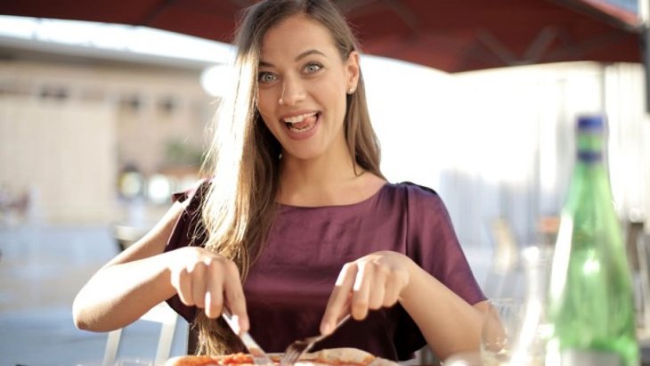 Как не переедать в течение дня: ученые рассказали о пользе белкового завтрака