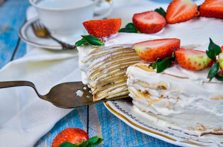 Блинный торт с нежным кремом: как приготовить вкусный десерт