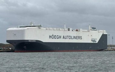 Монстр морів: найбільший у світі автовоз вміщує понад 9000 машин (фото)