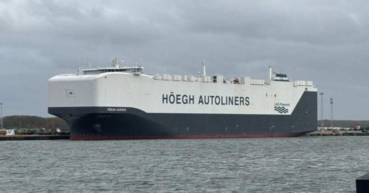 Монстр морів: найбільший у світі автовоз вміщує понад 9000 машин (фото)