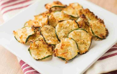 Жареные молодые кабачки с чесночным соусом: рецепт вкусной летней закуски