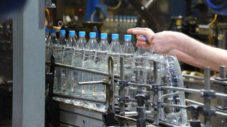 Дієтолог назвала альтернативу сокам та газировкам
