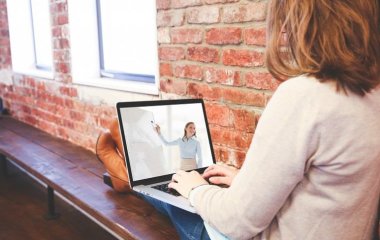 Вчені підрахували мінімальну перерву в сидячій роботі, необхідну організму щогодини