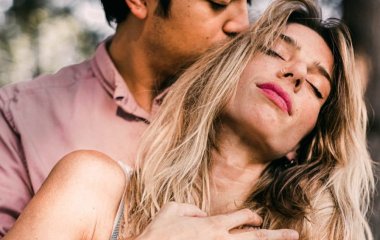 7 смс, которые мудрая женщина пишет мужчине, когда отношения слабеют