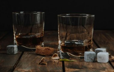 Камінці для віскі: в чому сенс і як правильно їх використовувати