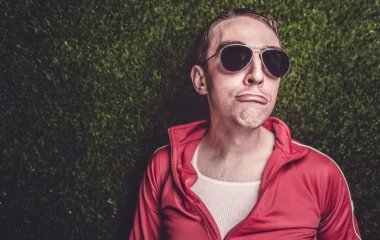 Не паникуй: врач объяснил, отчего чаще всего появляется седина в молодом возрасте