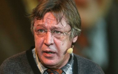 Родственники погибшего в ДТП с Михаилом Ефремовым Сергея Захарова были вынуждены сбежать за рубеж