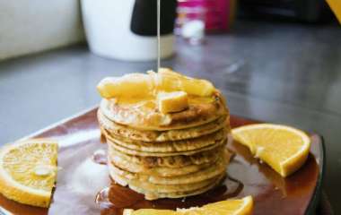 Пышные лимонные оладьи: рецепт цитрусового завтрака
