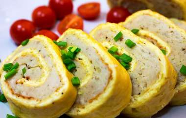 Куриный рулет с омлетом