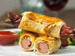 Лучший рецепт ленивых сосисок в тесте