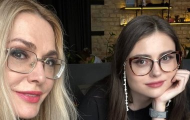 Ольга Сумська привітала доньку-красуню з 24-річчям і на архівних фото показала, як вона дорослішала