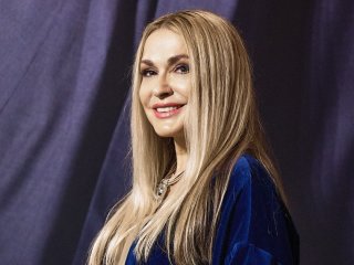 Ольга Сумська несподівано стала брюнеткою з коротким волоссям і шокувала, як змінилась до невпізнання