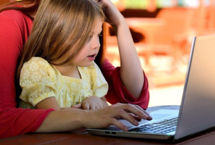 Експерт розповіла, як гаджети впливають на розвиток дітей