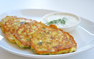 Рецепты приготовления картофельных драников с мясом на сковороде и в духовке