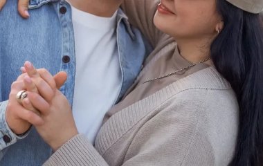 Відомий співак на тлі чуток про кризу в шлюбі поділився кадрами з дружиною та зробив публічну заяву