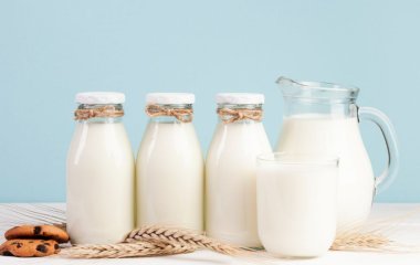 Врачи рассказали, почему молоко белое