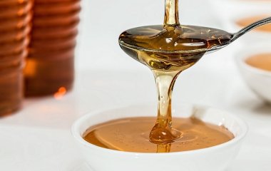 Користь меду: чи справді він кращий за цукор і скільки можна їсти