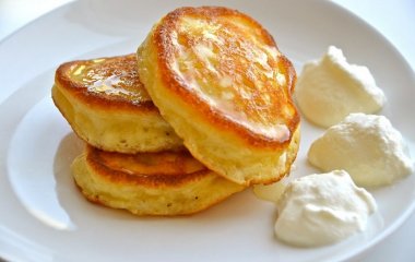 Пышные оладьи с манкой на кефире