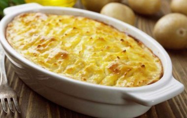 Невероятно нежная и кремовая: пошаговый рецепт картофельной запеканки