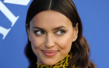 Ирина Шейк с дочерью Леей сходила в зоопарк