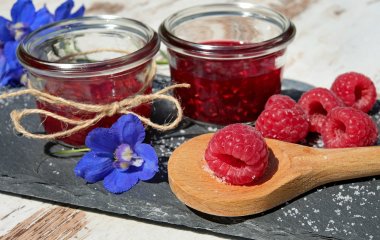 Устранит боль в горле и улучшит пищеварение: польза разных видов варенья