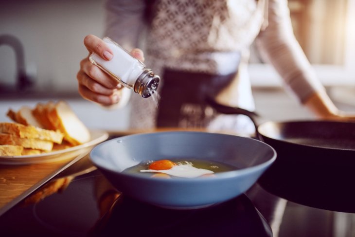 Названий продукт, що скорочує життя на два роки: Їмо постійно