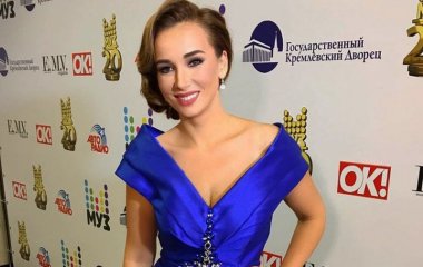 Анфиса Чехова похвасталась фигурой в бикини