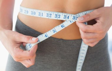 Как избавиться от лишних килограммов на боках и животе: советы фитнес-тренера