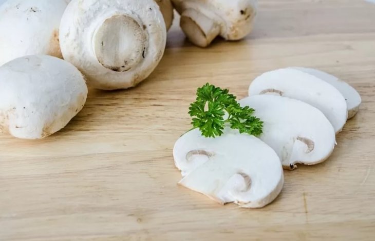 Які продукти не можна зберігати у холодильнику