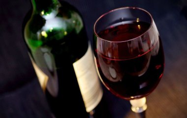 Чому на Великдень п’ють саме кагор — і як обрати справжнє церковне вино