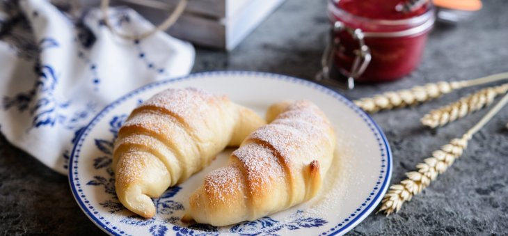 Рогалики з маком: як приготувати ароматну та хрумку випічку за 30 хвилин
