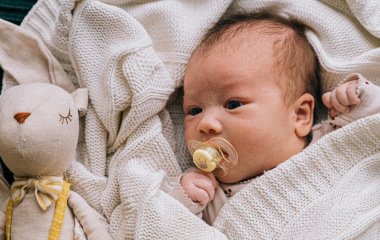 Мовний розвиток немовлят у лоні матері: дослідження показало неочікувану реакцію мозку
