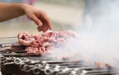 Названо два найгірші маринади для шашлику